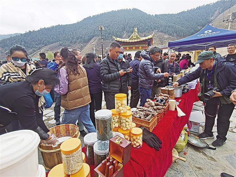 “品热贡艺术·寻乡愁记忆”采风活动启动 诚邀甘肃游客走进青海同仁