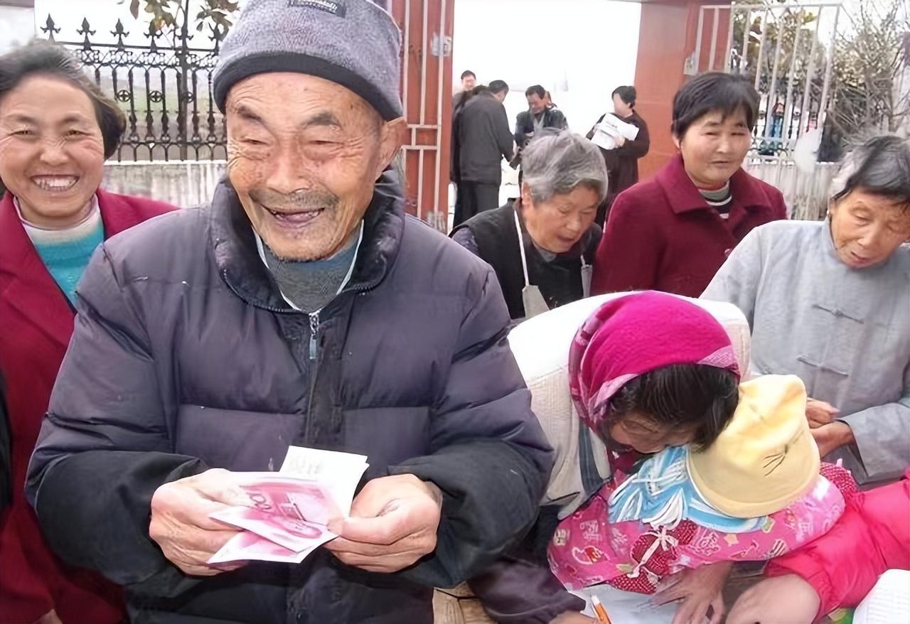 好消息！农民养老金又涨了，还有16亿补贴和致富神车，值得关注！