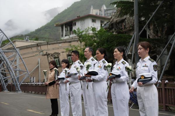 汶川地震15年，长征医院医疗队回访绵阳，当地人说“你们是恩人，更是亲人”