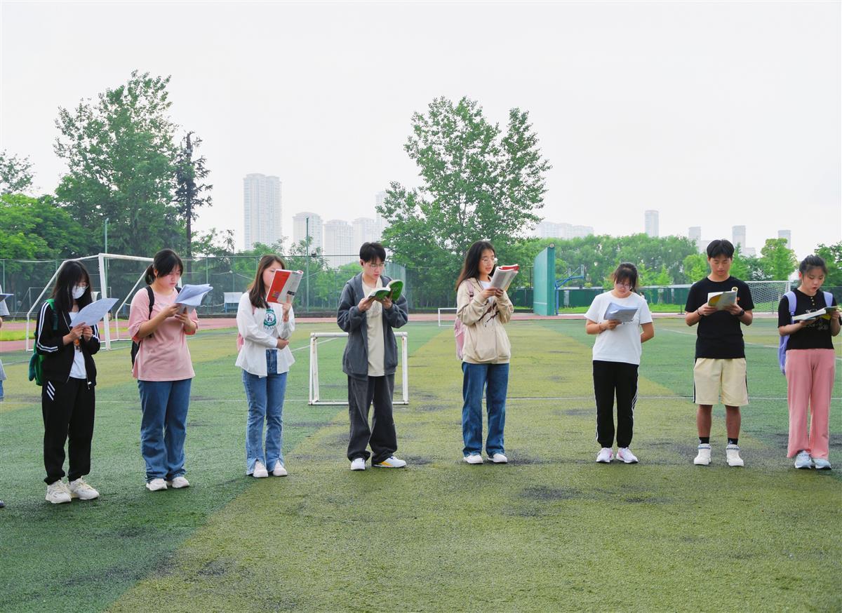 坚持组织晨读16年！大学英语俱乐部让学生轻松快乐学英语