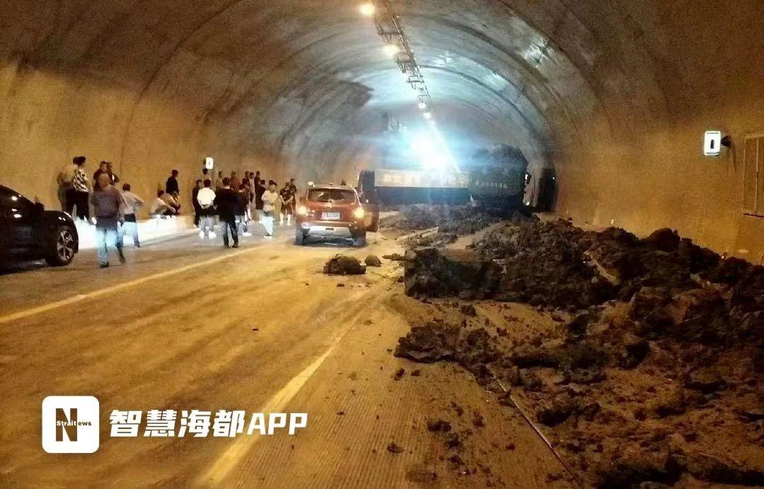 福州一隧道内发生交通事故！