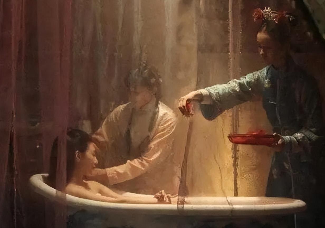 古代太监伺候妃子洗澡，明明是个美差，为何却一脸恐惧不愿回忆？