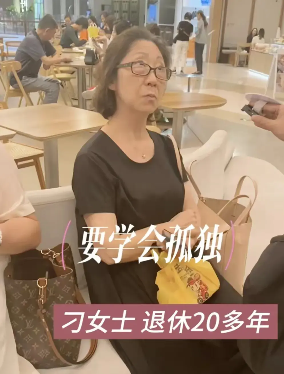 上海阿姨李芳一句话走红网络：活得太通透，引网友怒赞！