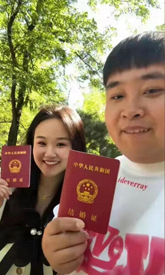 200斤千万网红官宣结婚！婚礼奢华似古城堡，新娘颜值超高赛明星