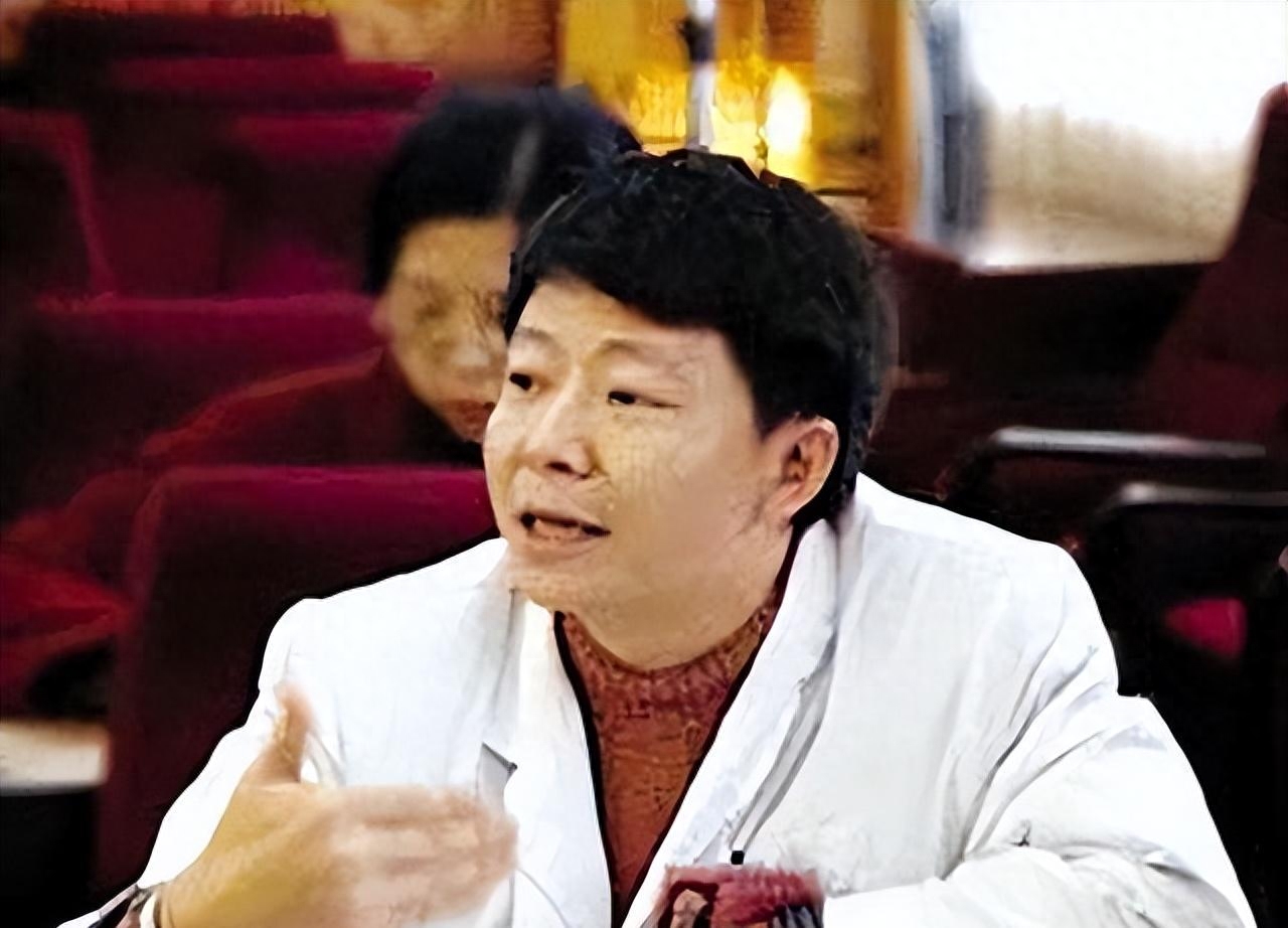 重庆“巨色院长”刘松涛情妇20多个,沉迷护士,被判12年。