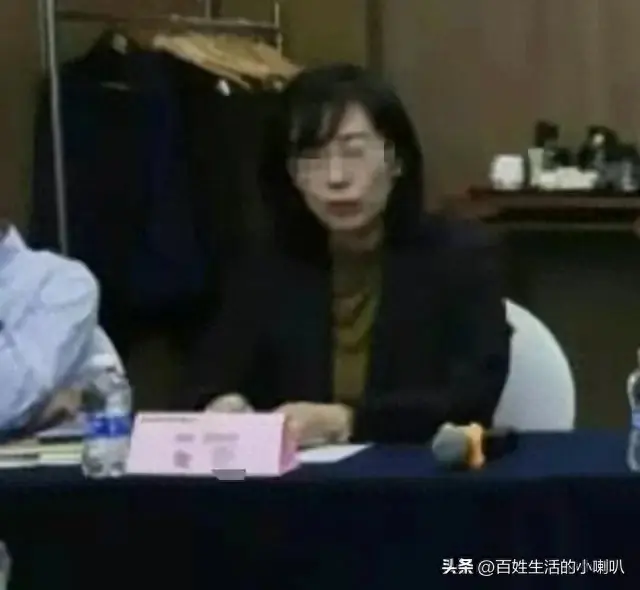 55岁黄金副总出轨40岁女下属：两人照片流出，大量私密信息被扒