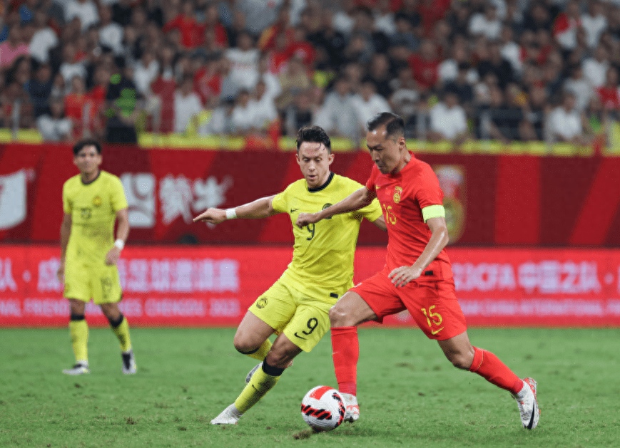 国足深圳集结备战世预赛，第一场是决战，左右出线走势 主帅命运