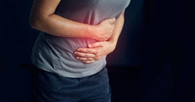 周期性腹痛，可能是胃溃疡征兆，认识这些症状，别盲目吃药